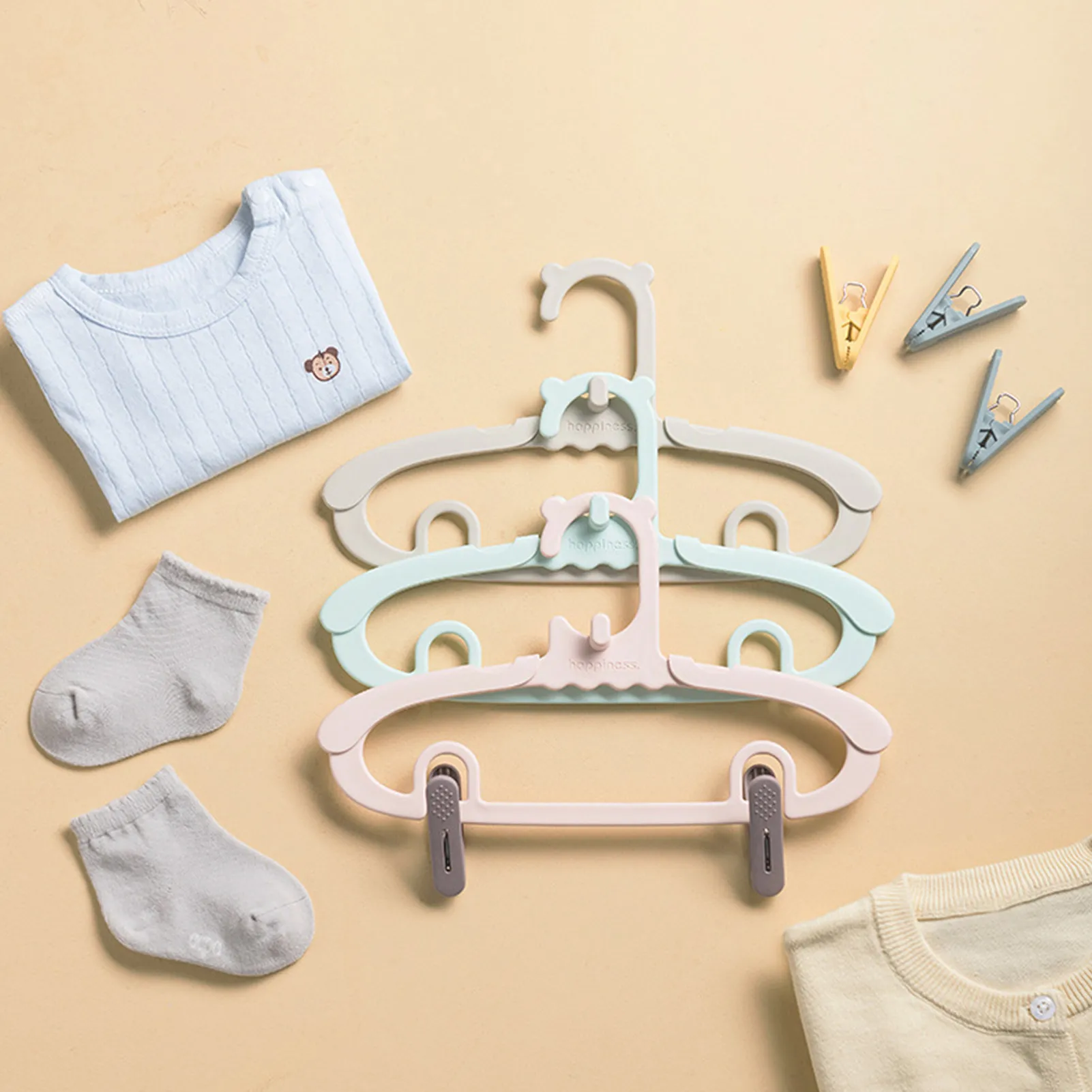 حاملات ملابس أطفال قابلة للتعد - مراجعة Baby Clothing Hanging Rack وسعره